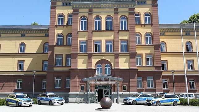 Das Polizeipräsidium Konstanz ist in der schlossartigen, ehemaligen Klosterkaserne untergebracht, welche ab 1874 erbaut wurde.