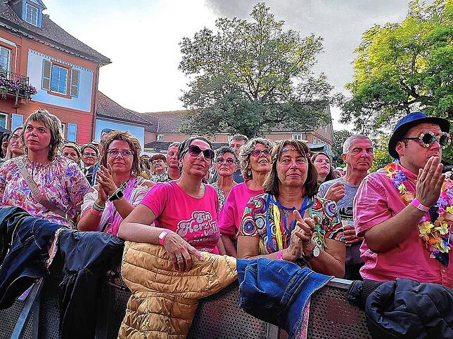 Bild 3: Papis Pumpels sorgen für grandiose Stimmung auf dem Rathausplatz in Bad Dürrheim