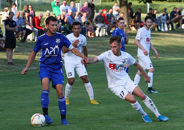 Bild 23: FC Erzingen müht sich in der Verlängerung zum 3:2-Pokalsieg beim Lokalrivalen FC Geißlingen &ndash; und wir haben Bilder!