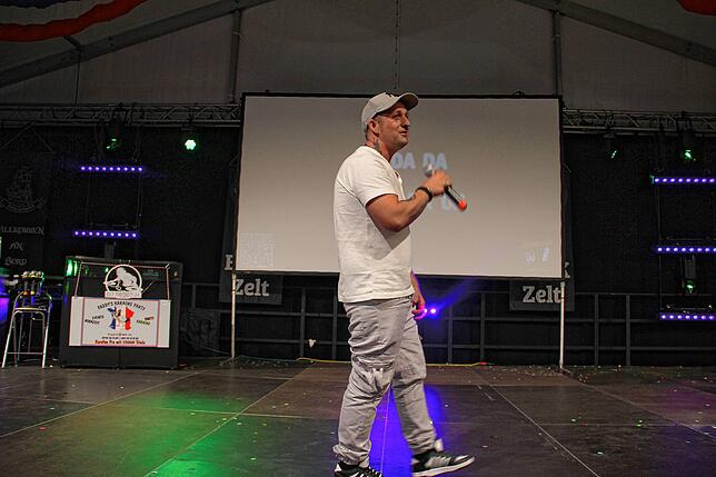 Bild 8: Die schönsten Bilder des Chilbi-Karaoke