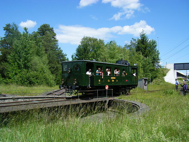 Die Stiftung zur Museumsbahn konnte die historische Drehscheibe in Etzwielen erwerben. Jetzt wird geplant, eine Lokremise zu realisieren.