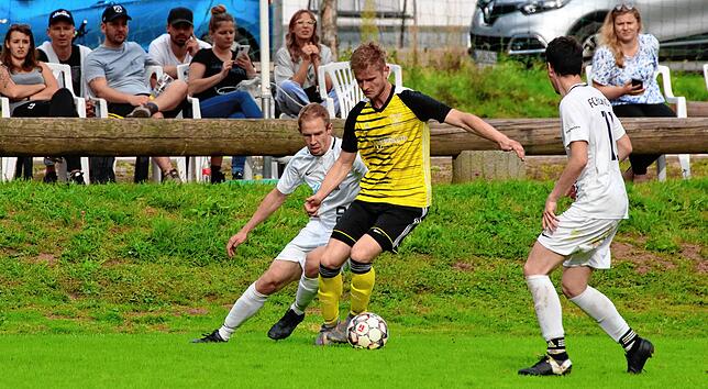 Bild 26: SV Eichsel muss gegen den FC Huttingen mit einem 1:1 zufrieden sein &ndash; und wir haben die Bilder!