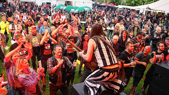 Bild : Musik und Motorräder begeistern die Fans