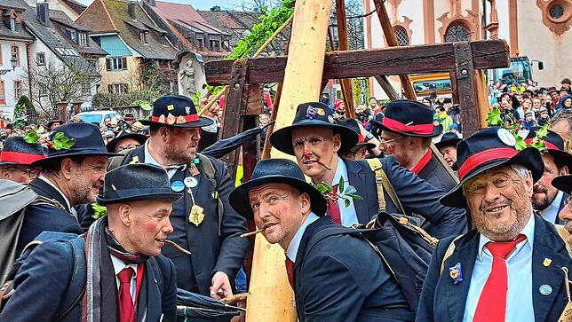 Bild 3: Bilder vom Narrenbaumstellen in Bad Säckingen