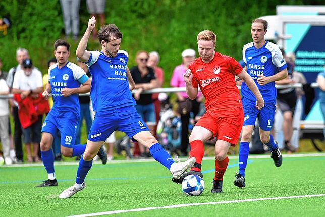 Bild 12: Der FC Radolfzell gewinnt gegen den FC Pfaffenweiler klar mit 5:0 – und wir haben die Fotos!