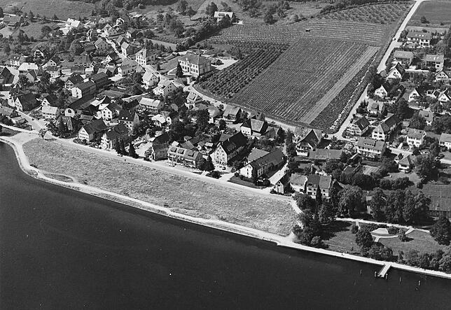 Auffschüttung des Uferparks in Bodman. Das Foto entstand etwa 1975.