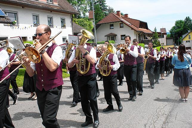 Bild 4: Gute Laune beim Bezirksmusikfest in Lausheim