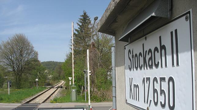 Hier könnten in einigen Jahren wieder Züge im Nah-, Fern- und Güterverkehr rollen: Die Ablachtalbahn führt von Stockach nach Mengen. ...