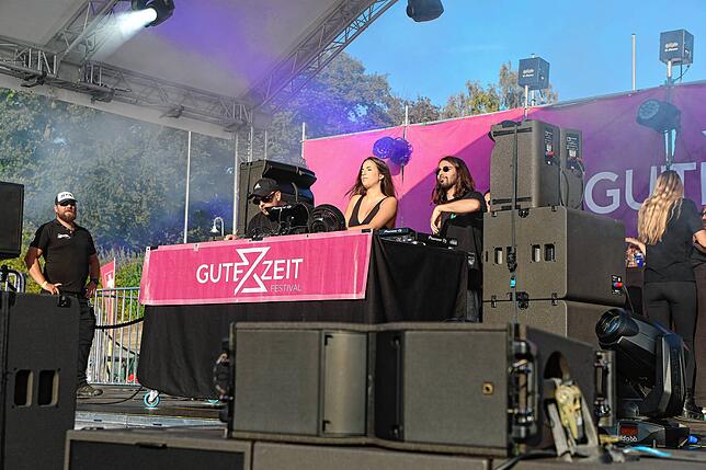 Bild 9: Konstanz: Elektro-Festival am See: Tausende singen, tanzen und feiern auf dem Gute-Zeit-Festival