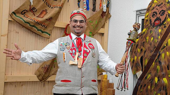 John Weber, Zunftmeister der Gottmadinger Gerstensackzunft, im heimischen Wintergarten. Dieser ist schon närrisch geschmückt. Weber will ...