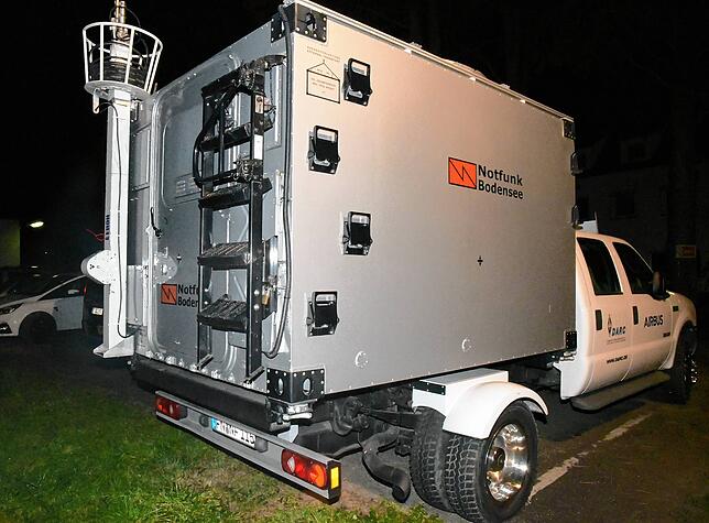 Mit Antenne zum Ausfahren und kompletter Funkkabine: Der 7,5 Tonnen schwere Allrad-Ford „Krümel“ ist das Flaggschiff der ...