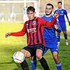 Tim Berger (vorne) erzielte den Ausgleichstreffer für den FC Königsfeld in der Partie gegen den FC Neustadt (Pjetar Orosaj). Der FC ...