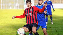 Tim Berger (vorne) erzielte den Ausgleichstreffer für den FC Königsfeld in der Partie gegen den FC Neustadt (Pjetar Orosaj). Der FC ...