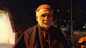 Lothar Oeschger 2024 als Wälder des Vierten Faißen. Jetzt verabschiedet er als Merkwürden die Fasnacht.