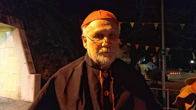Lothar Oeschger 2024 als Wälder des Vierten Faißen. Jetzt verabschiedet er als Merkwürden die Fasnacht.