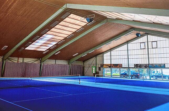 Blau statt grün: So sollen die Tennisplätze nach der Verlegung der neuen Böden laut Entwurf aussehen.