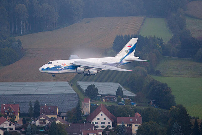 Bild 1: So sieht ein Flugzeug im Flugzeug aus: Das war die lange Reise der "Landshut" nach Friedrichshafen