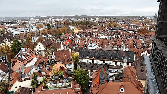 Viele Dächer, wenig Solar: Selbst an einem trüben Wintertag könnte die Sonne die Stromversorgung von Konstanz unterstützen. Doch noch ...
