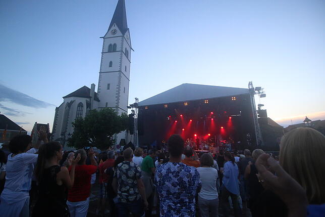 Bild 22: Bilderstory: Seven und Flo Mega begeistern auf dem Marktplatz in Markdorf