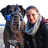 Hundetrainerin Jacqueline Schindler und ihr Hund Lipton.
