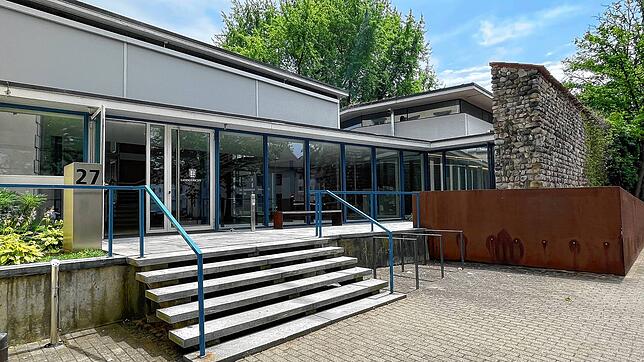 Der Prozess findet im Schwurgerichtssaal-Anbau des Landgerichtes Konstanz statt. Es sind insgesamt fünf Verhandlungstage angesetzt.