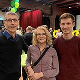 Familie Braun (von links nach rechts: Klaus, Gaby und Marc Braun) ist von der Höri nach Konstanz gekommen – sie möchten an diesem Abend ...