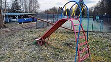Langweilig präsentiert sich der derzeitige Spielplatz zwischen Bolzplatz und Minigolfplatz in Häusern. Dort will die Gemeinde Häusern ...