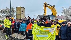 Eine starke Truppe startet das Projekt – und schafft es trotz schlechten Wetters am Ende sogar vor der Zeit. Bilder: Kim Janke/KLJB, ...