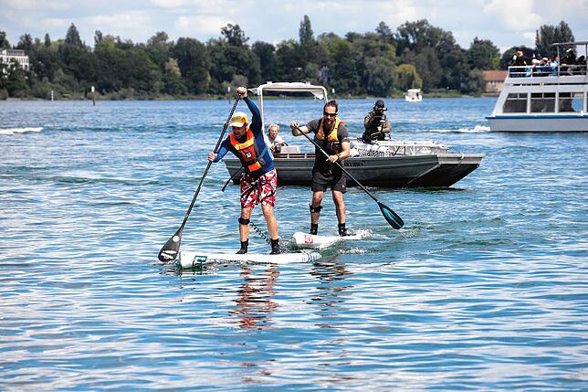 Bild 30: Auf zum SUP-Rennen! Bei der Bodenseewoche 2024 messen sich die Paddler im Wettstreit