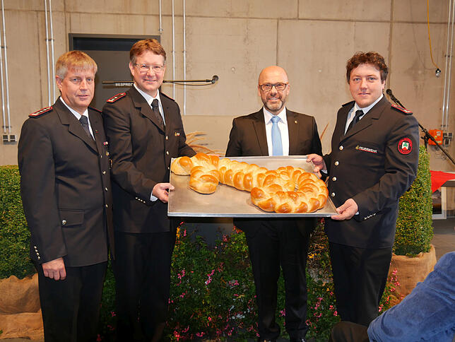 Ein Höhepunkt seiner Amtszeit: Die Einweihung des neuen Feuerwehrgerätehauses mit Schlüsselübergabe an Kommandant Jean Pierre Müller ...