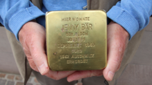 Jenny Bär wurde 1891 in Villingen geboren. 1940 wurde sie von den Nazis nach Südfrankreich deportiert und 1942 gemeinsam mit ihrem Mann ...