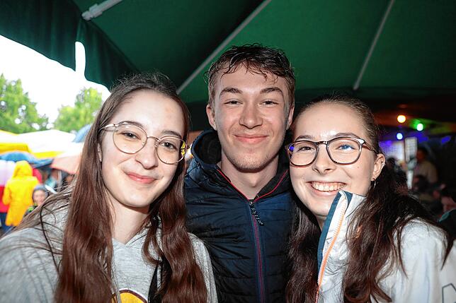 Bild 18: Ein Prosit der Gemütlichkeit! Fotos vom zweiten Abend beim Reichenauer Weinfest 2025