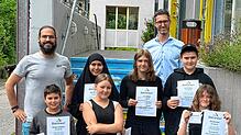 Den Sozialpreis erhalten Raphael D‘Angelo (5a), Mia Willman (5b), Sophie Kieselbach (6a), Dijar Ponxha (6b), Lydia Wenke (9a) und Kefa ...