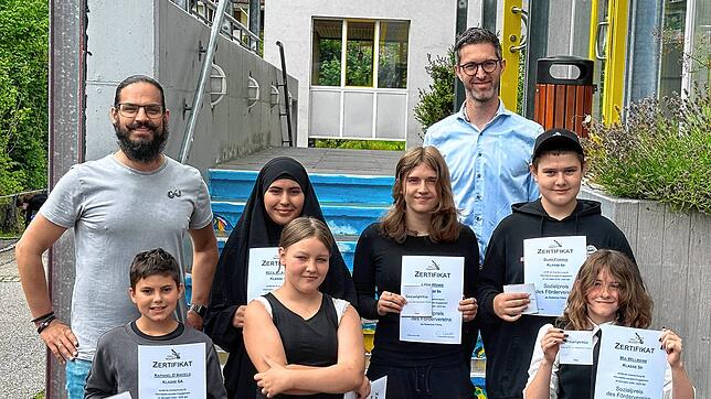 Den Sozialpreis erhalten Raphael D‘Angelo (5a), Mia Willman (5b), Sophie Kieselbach (6a), Dijar Ponxha (6b), Lydia Wenke (9a) und Kefa ...