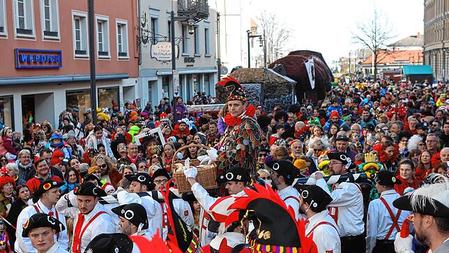 Bild 19: Jetzt geht&lsquo;s um die Wurst! Bilder vom Kaiserbrunnen am Rosenmontag