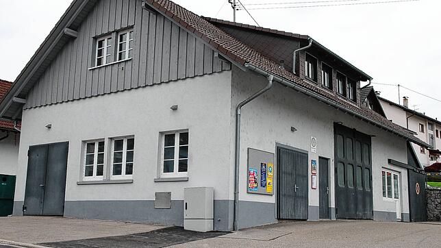 Das große Mehrzweckgebäude in der Dorfmitte von Indlekofen. Im Ortschaftsrat wurde der Vorschlag gemacht, das Gebäude an Handwerker zu ...