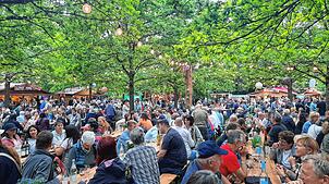 Freunde regionaler Weine kommen beim Weinfest im Singener Eichenhain auf ihre Kosten. Das Fest findet erstmals über zwei Wochenenden ...