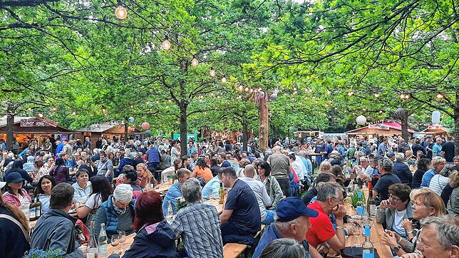 Freunde regionaler Weine kommen beim Weinfest im Singener Eichenhain auf ihre Kosten. Das Fest findet erstmals über zwei Wochenenden ...