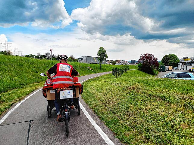 Aktuell finden wieder fast täglich Fahrten statt. Diese Tour führte die Gäste Adelheid Hauck und Lothar Luhr vom Bürgerheim in ...
