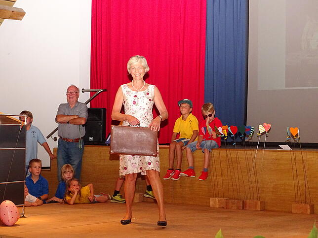 In ihrem Koffer hat Gabriele Heidenreich viele schöne Erinnerungen an „ihre“ Schule und vor allem auch Zeit für neue Dinge.