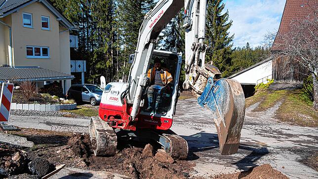 Eine Umleitung besteht auf der Holzschläger &bdquo;Hauptstraße&ldquo; &ndash; über den Parkplatz der &bdquo;Krone&ldquo; geht es an der ...
