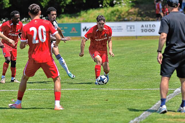 Bild 36: SC Freiburg II gewinnt Test beim FC Erzingen gegen den FC Zürich II mit 6:3 – wir haben Fotos!