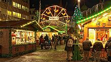Der Freiburger Weihnachtsmarkt ist seit 23. November geöffnet. Laut Sicherheitsbehörden ist die Gefahr islamistischer Anschläge so hoch ...