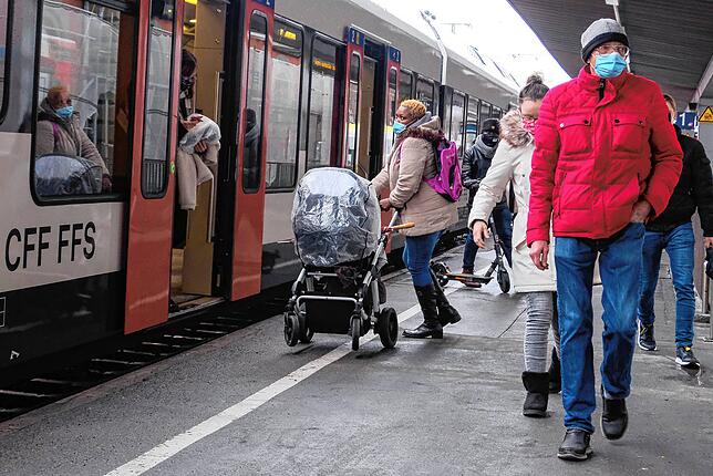 Mit dem Seehas aus Konstanz kommen Besucher in die Singener Innenstadt. Hauptanziehungspunkt war das neue Einkaufszentrum Cano. ...