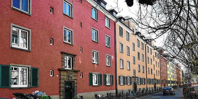 Bunt, bunter, Petershausen-West: Die Häuserzeilen des Peterhauser Parks sind sehr farbig.