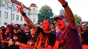 Bild : Schlossgarten Open Air: Tausende Rockfans feiern Gotthard und Krokus