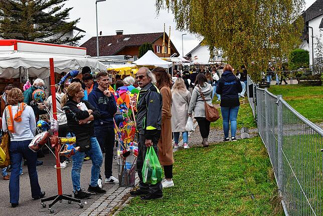 Am Nachmittag herrschte Hochbetrieb unzähliger Marktbesucher an der Chilbi.