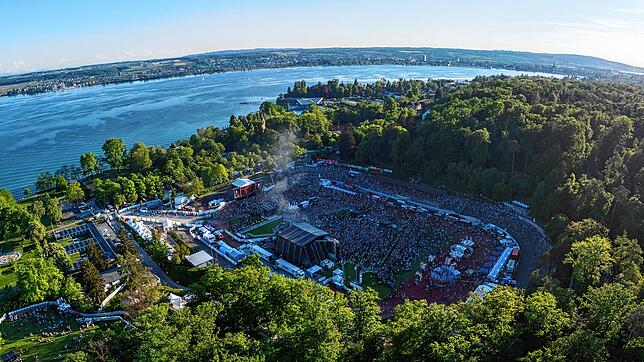 (Archivbild aus 2024) So sehen knapp 23.000 Besucher im Bodensee-Stadion beim Campus-Festival im vergangenen Jahr aus der Luft aus. 2025 ...
