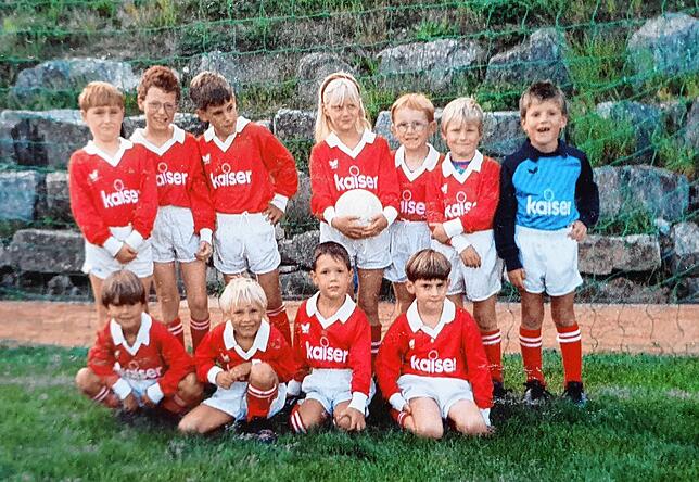 Anfänge: Im Sommer 1993 begann Alexander Rindt (vorn, Zweiter von links) unter anderem mit Johannes Flum (vorn, links) und Torwart ...