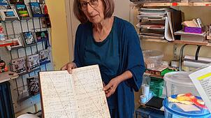Marga Schmieder besitzt alte Rechnungsbücher, die das mindestens 150-jährige Bestehen des Dorfladens belegen. Margas Lädele ist für ...